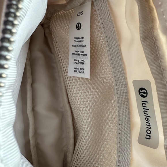 Lululemon- Everywhere Belt Bag - white opal/ raw linen / white! - Picture 4 of 13